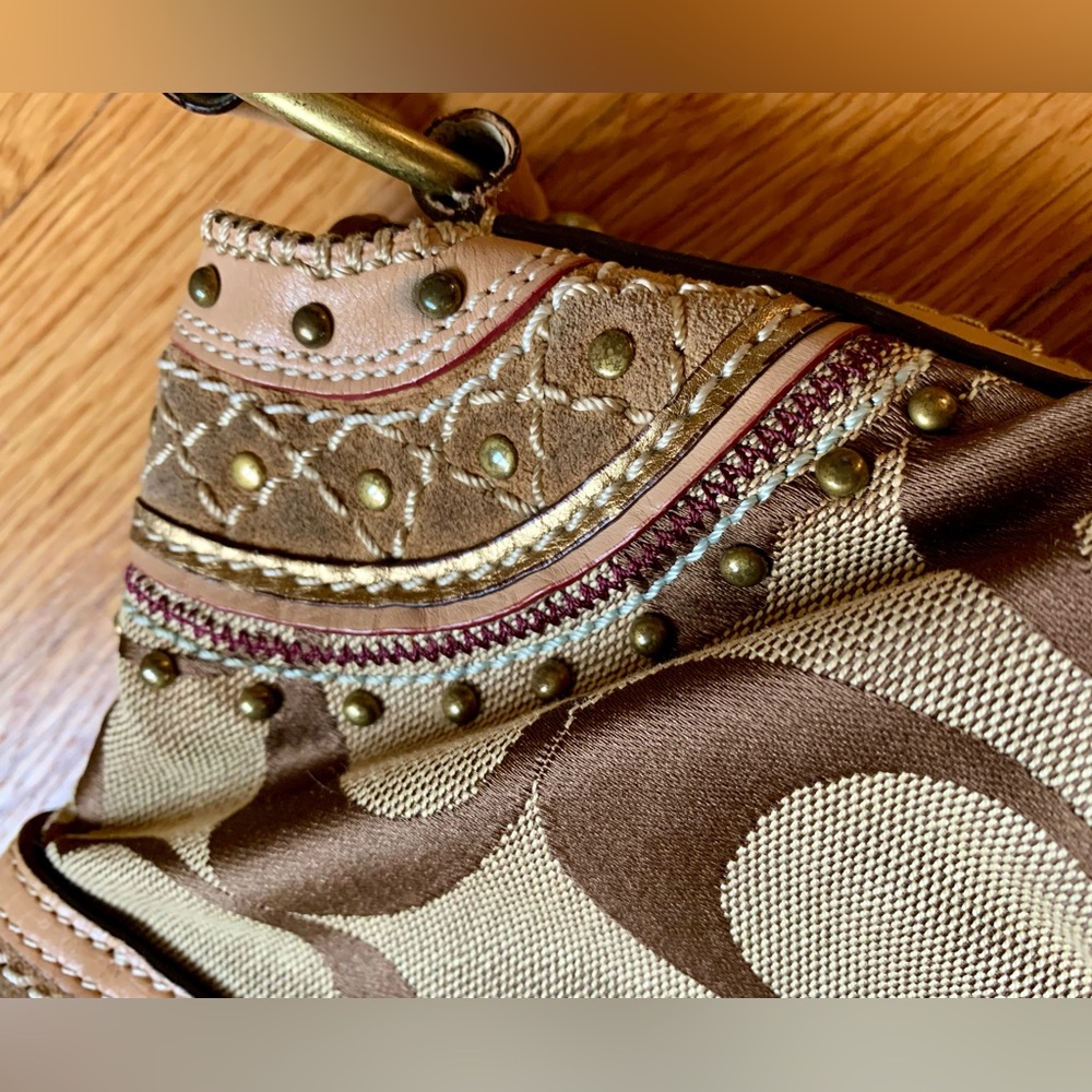 Coach Vintage Beige & Brown Signature Jacquard & Leather Studded Buckle Shoulder - Picture 4 of 8